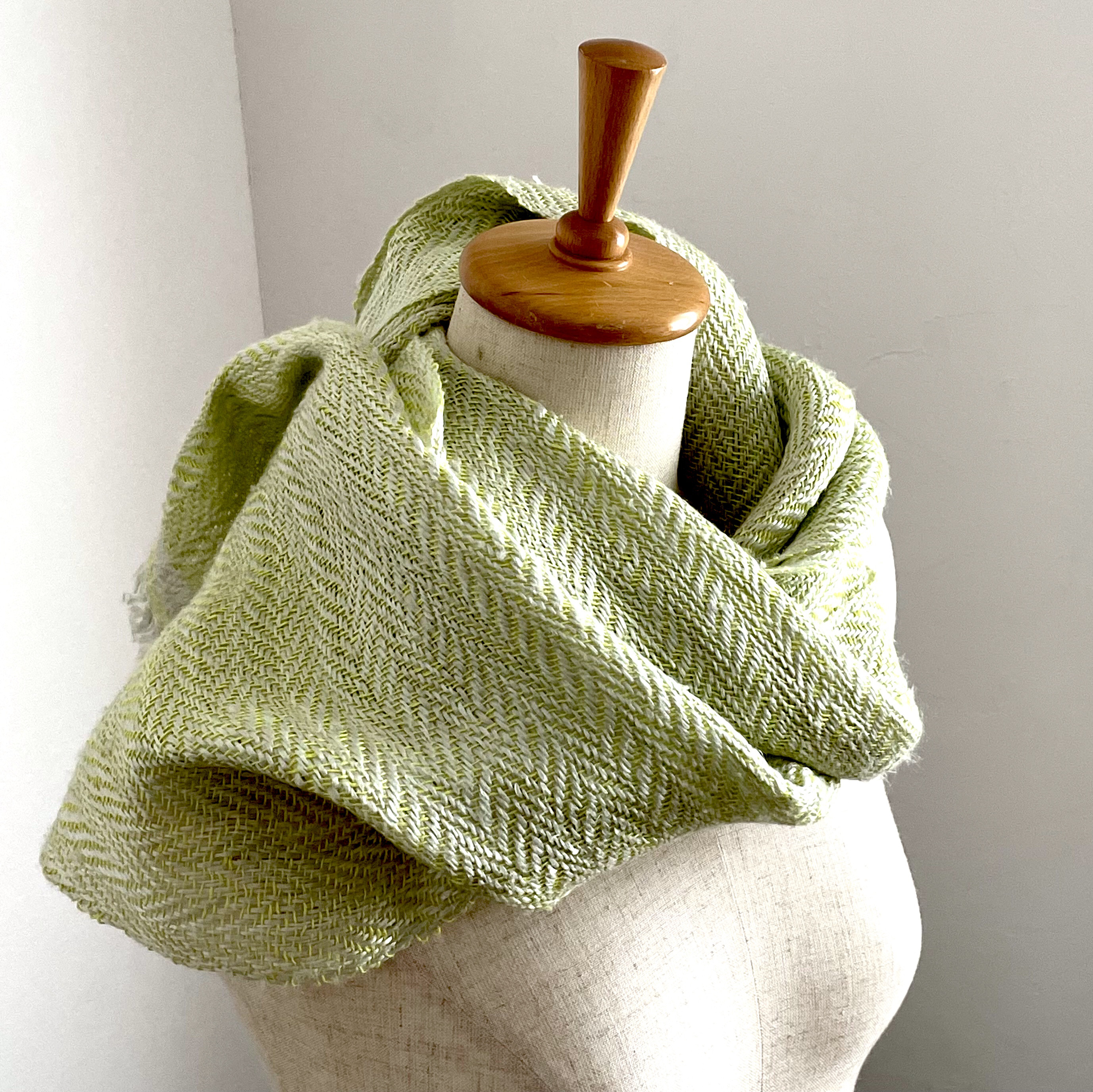 手織りシルクとリネンのストール　　　（332) 7,400円