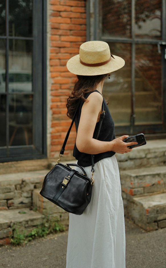 ★限量2件！ ★大容量扁平扣環包，手工皮革單肩包，兩用 第5張的照片