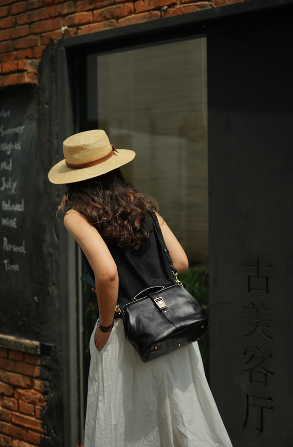 ★限量2件！ ★大容量扁平扣環包，手工皮革單肩包，兩用 第19張的照片