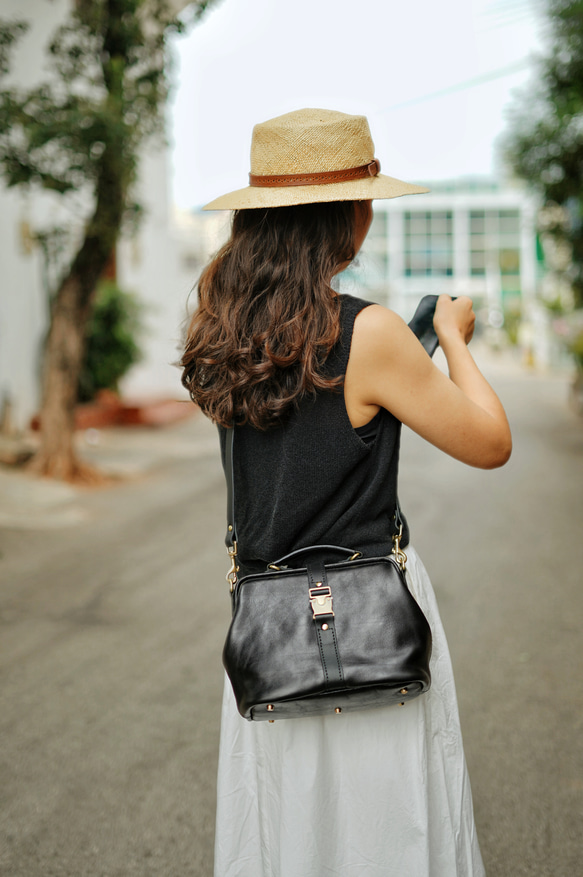 ★限量2件！ ★大容量扁平扣環包，手工皮革單肩包，兩用 第18張的照片