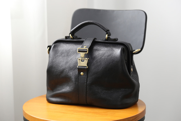 ★限量2件！ ★大容量扁平扣環包，手工皮革單肩包，兩用 第4張的照片