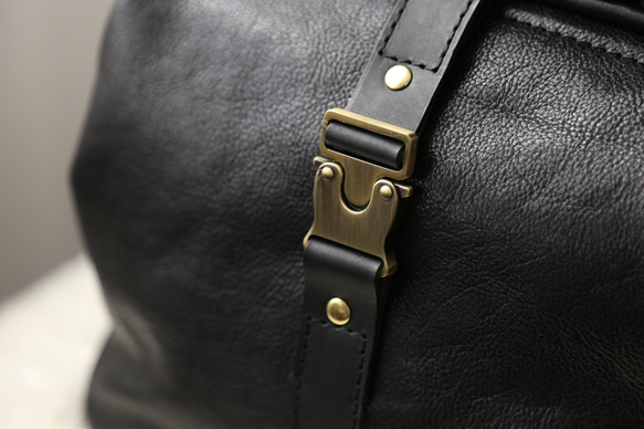 ★限量2件！ ★大容量扁平扣環包，手工皮革單肩包，兩用 第13張的照片