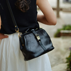 ★限量2件！ ★大容量扁平扣環包，手工皮革單肩包，兩用 第2張的照片