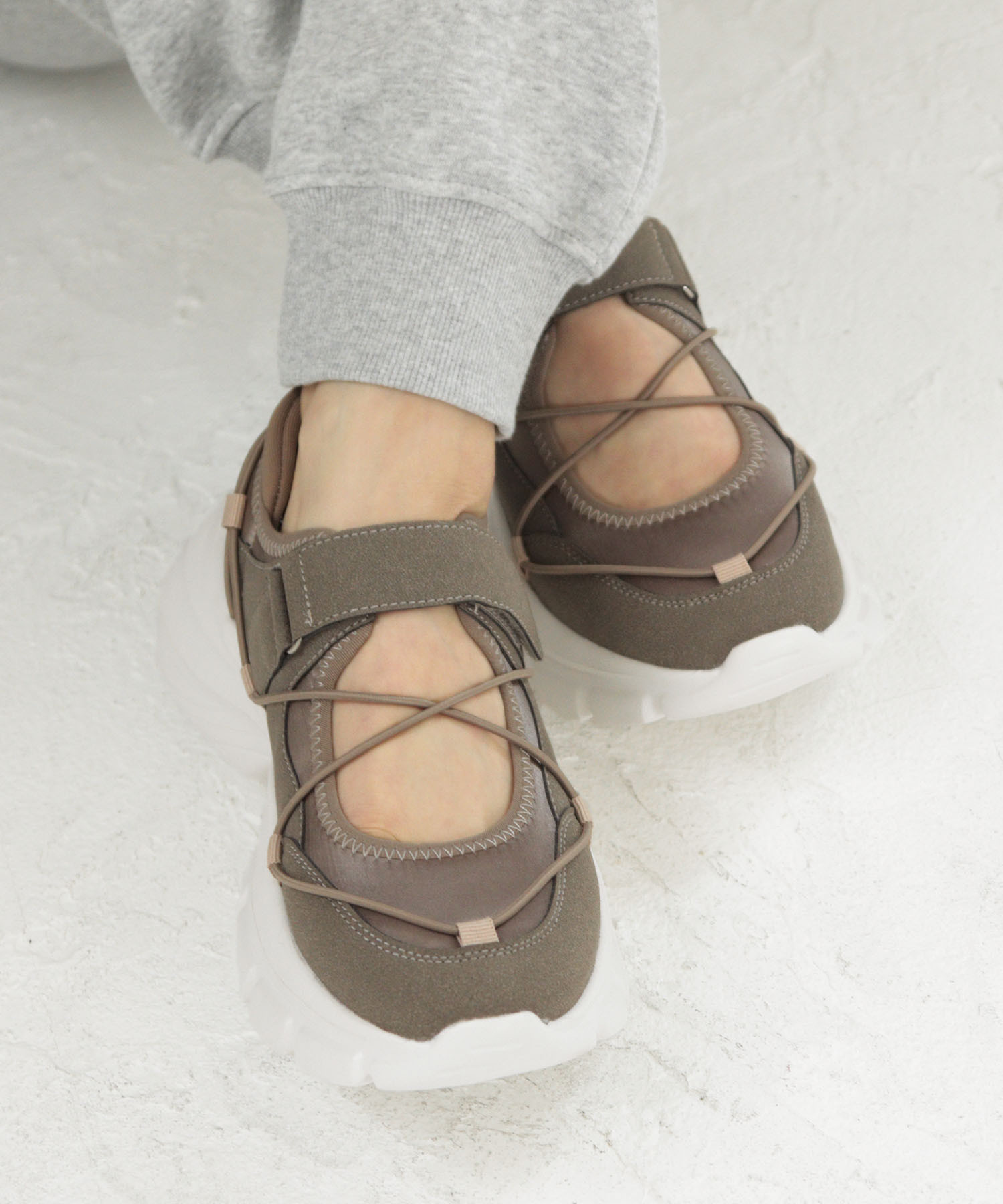 ふわっふわ！【新作】マジックテープ ベルクロ厚底スニーカー 軽量　QNK2600