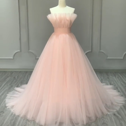 高級感溢れる シンプルなウェディングドレス挙式バックリボン