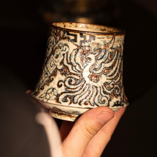 詩瓷集 中国唐風 青花磁 彫刻双鳳凰文独楽杯 245ml 景徳鎮手作