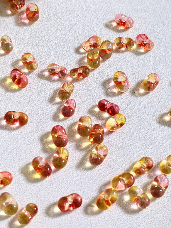 ファルファーレ オレンジ 3.2✕6.5㍉ 5g ピーナッツ ビーズ チェコ 通し穴 透明 ガラス つぶつぶ パーツ 3枚目の画像