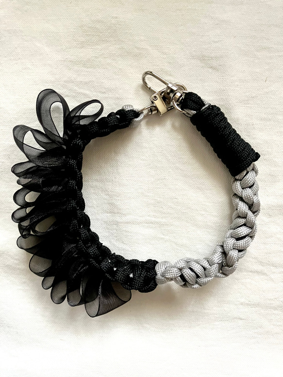 パラコード スマホ ハンドストラップ ハンドメイド フリル リボン