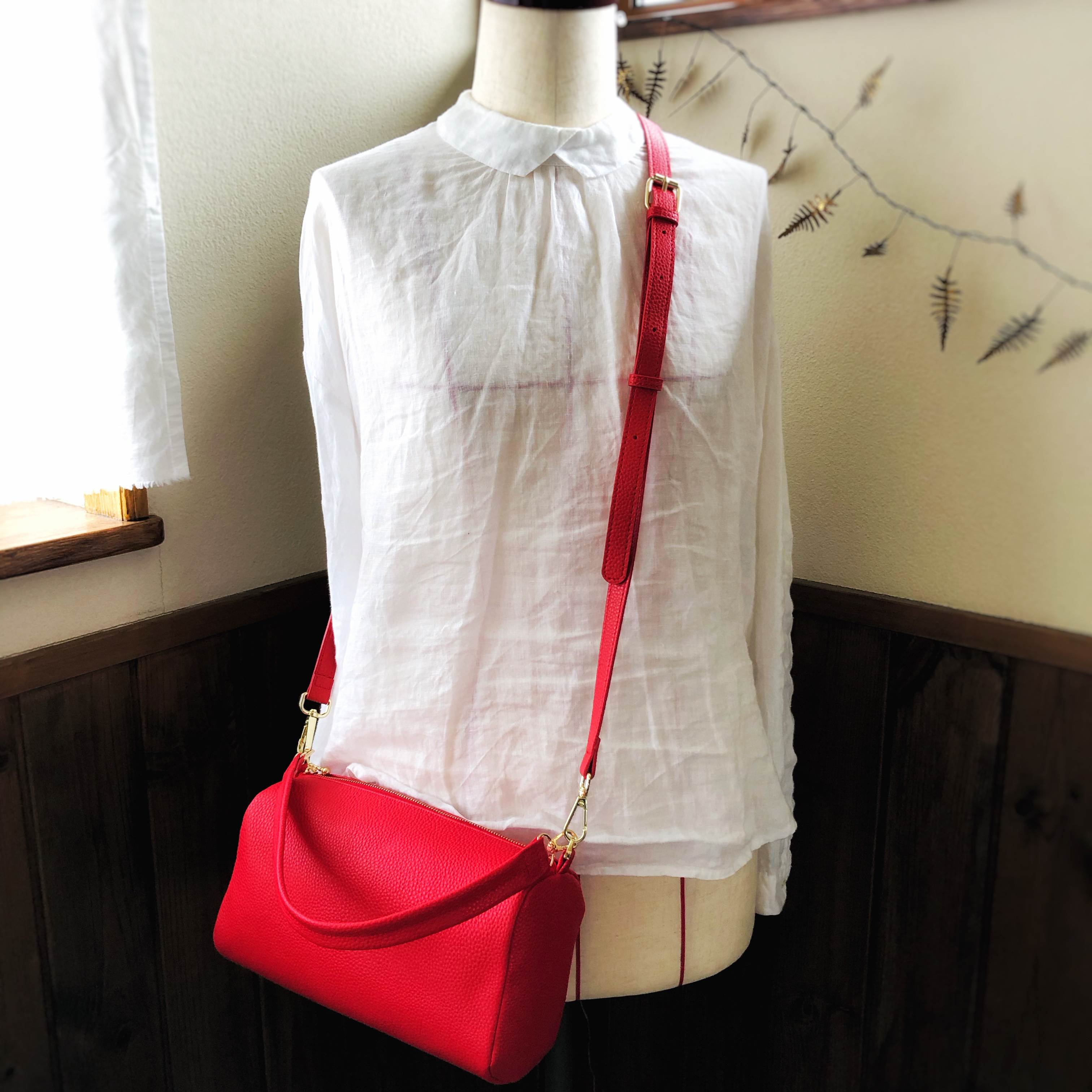 赤い俵型バゲットバッグ　ショルダーバッグ　2way