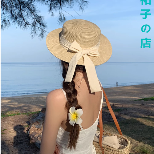 大人かわいいリボンフラットトップ麦わら帽子。夏の海辺シルクハット