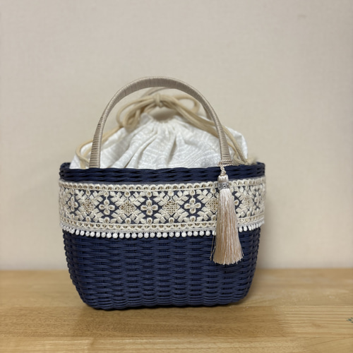 クラフトバンドで編んだインド刺繍リボンのカゴバック かごバッグ