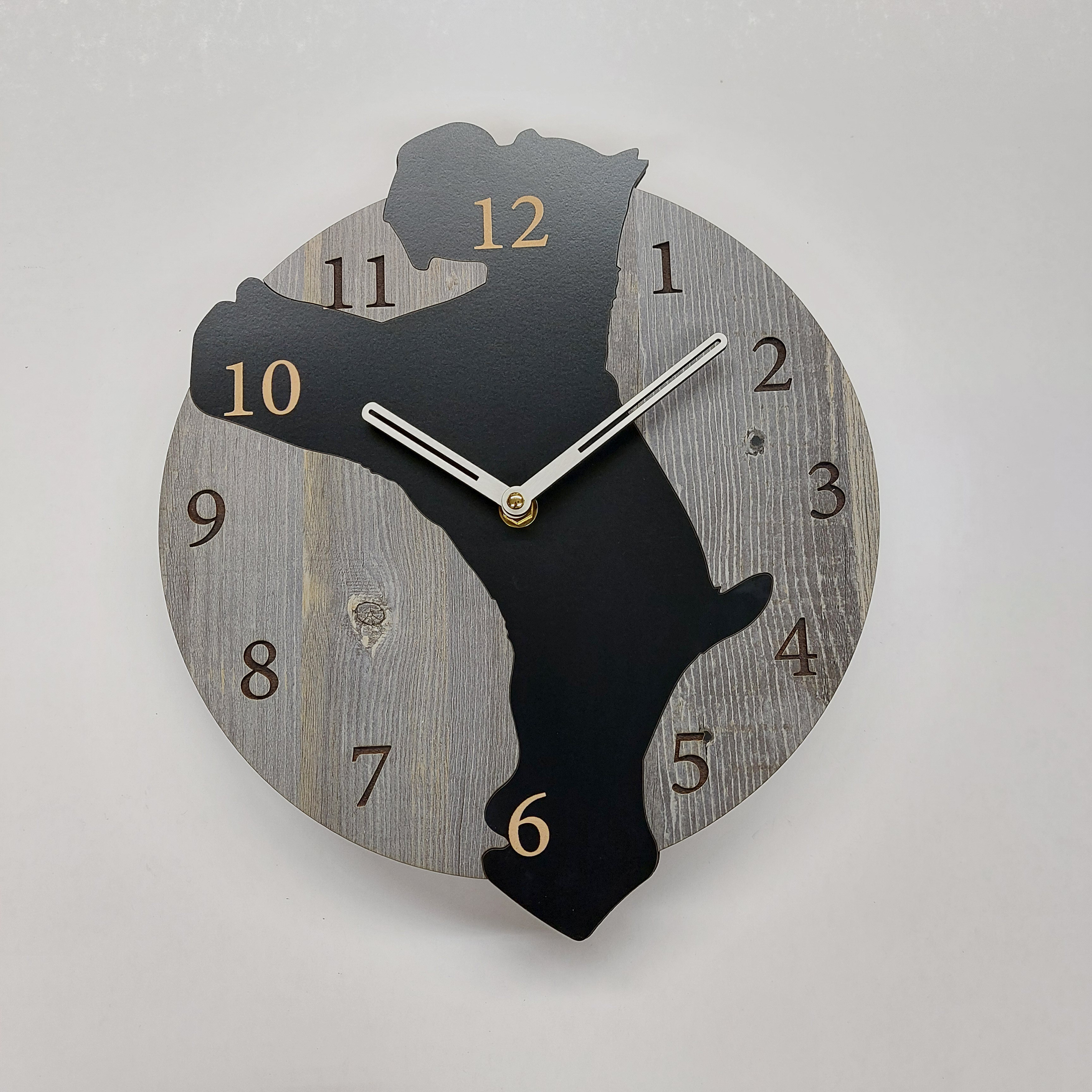 期間限定値下げ3000円引【名前入れ】はみ出し立ちワンちゃん壁掛け時計 シュナウザー　黒　静音壁掛け時計