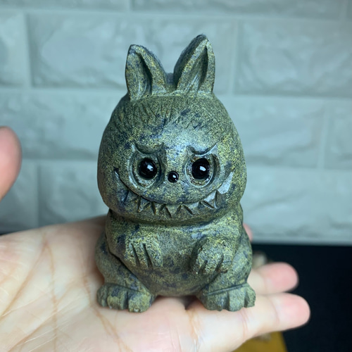 ラブブ天然水晶彫刻安徽輝く水晶クラスターはとてもかわいいラブブです