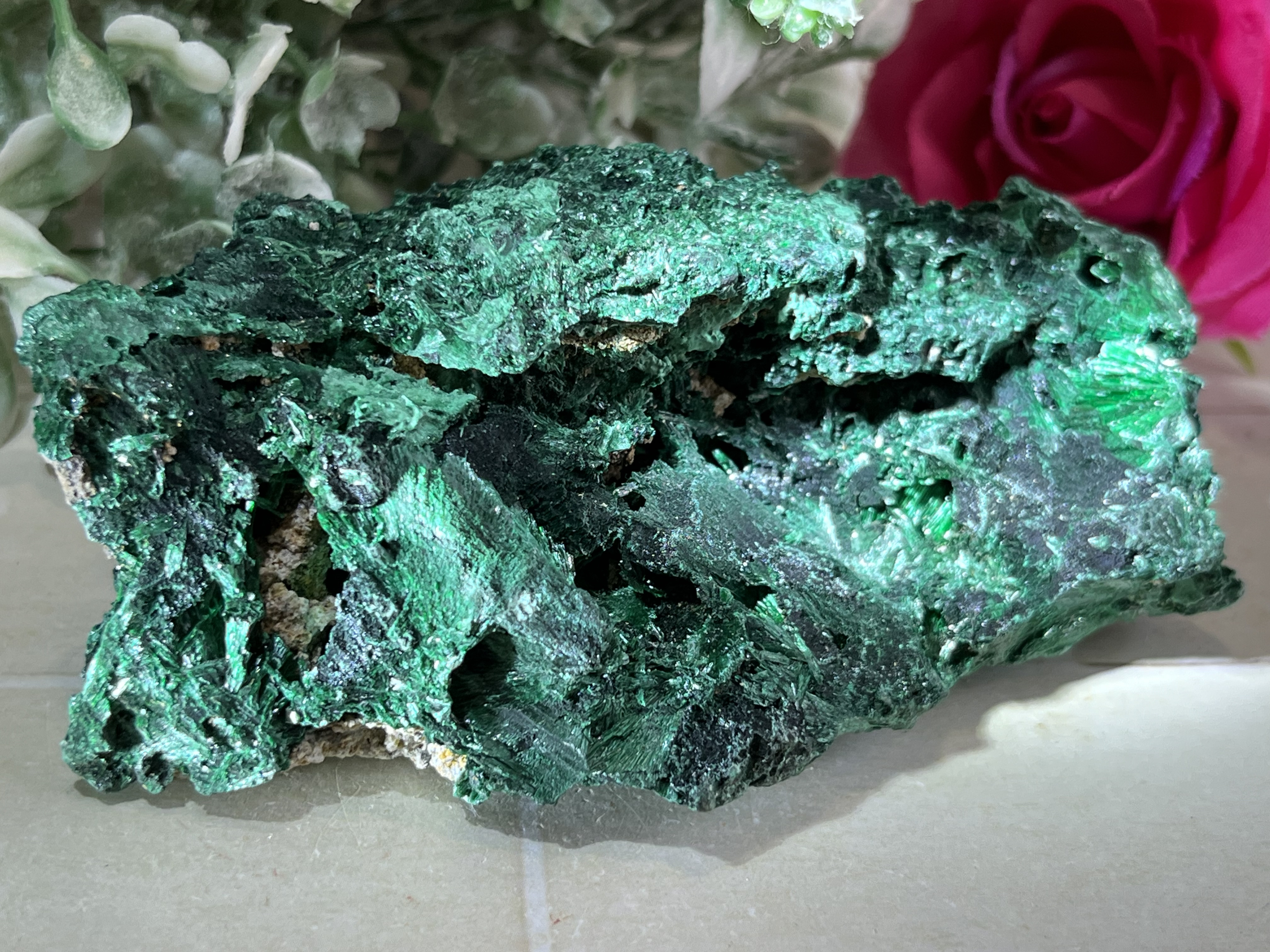 ベルベットマラカイト　孔雀石　針状結晶　ラフストーン　原石　クラスター