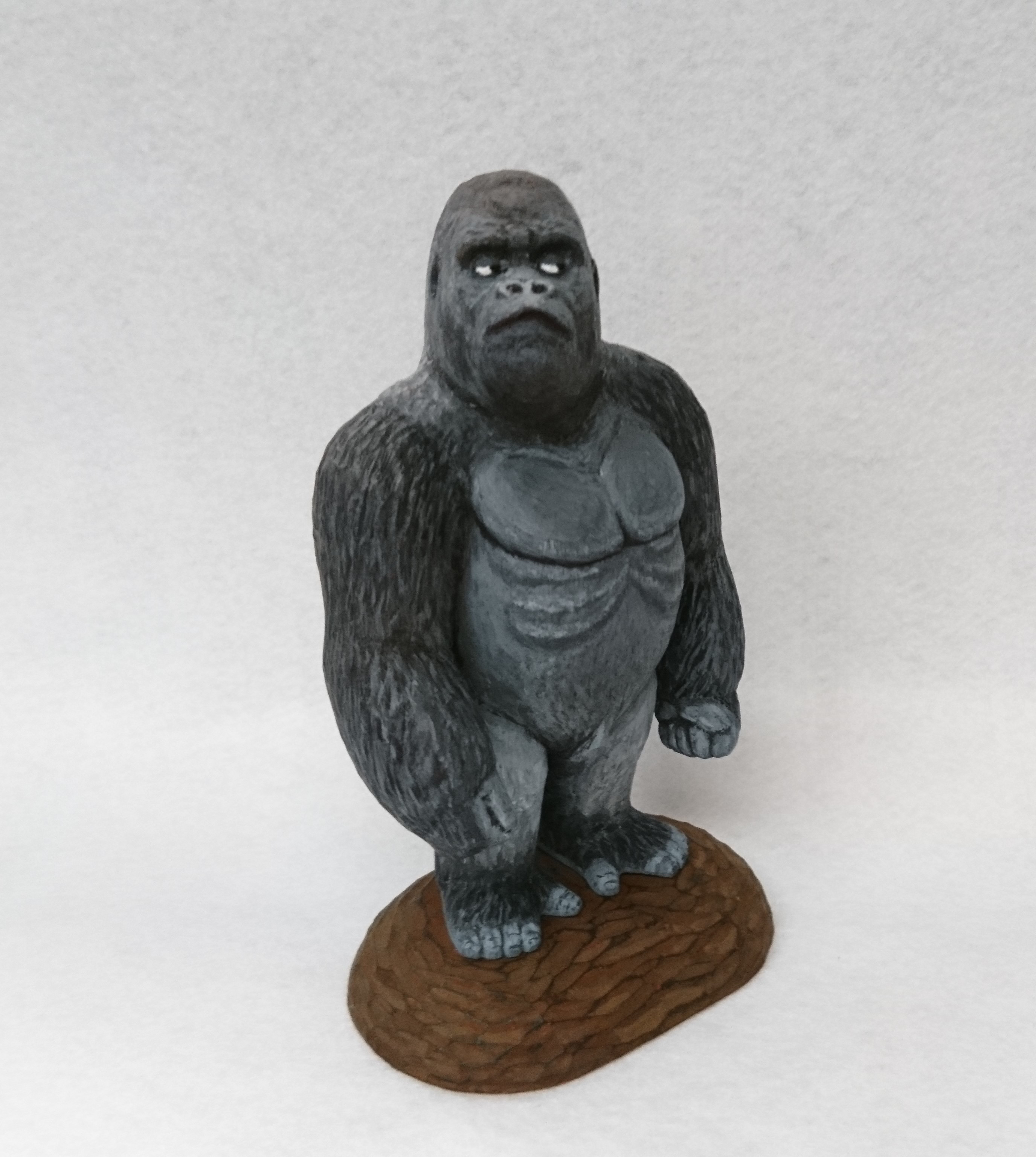 ＜　ゴリラのリーゴ　＞