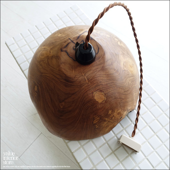 チーク無垢材 ペンダントライトkugel/09 天井照明 照明器具 ランプシェード 吊り下げ灯 明かり 削り出し 6枚目の画像