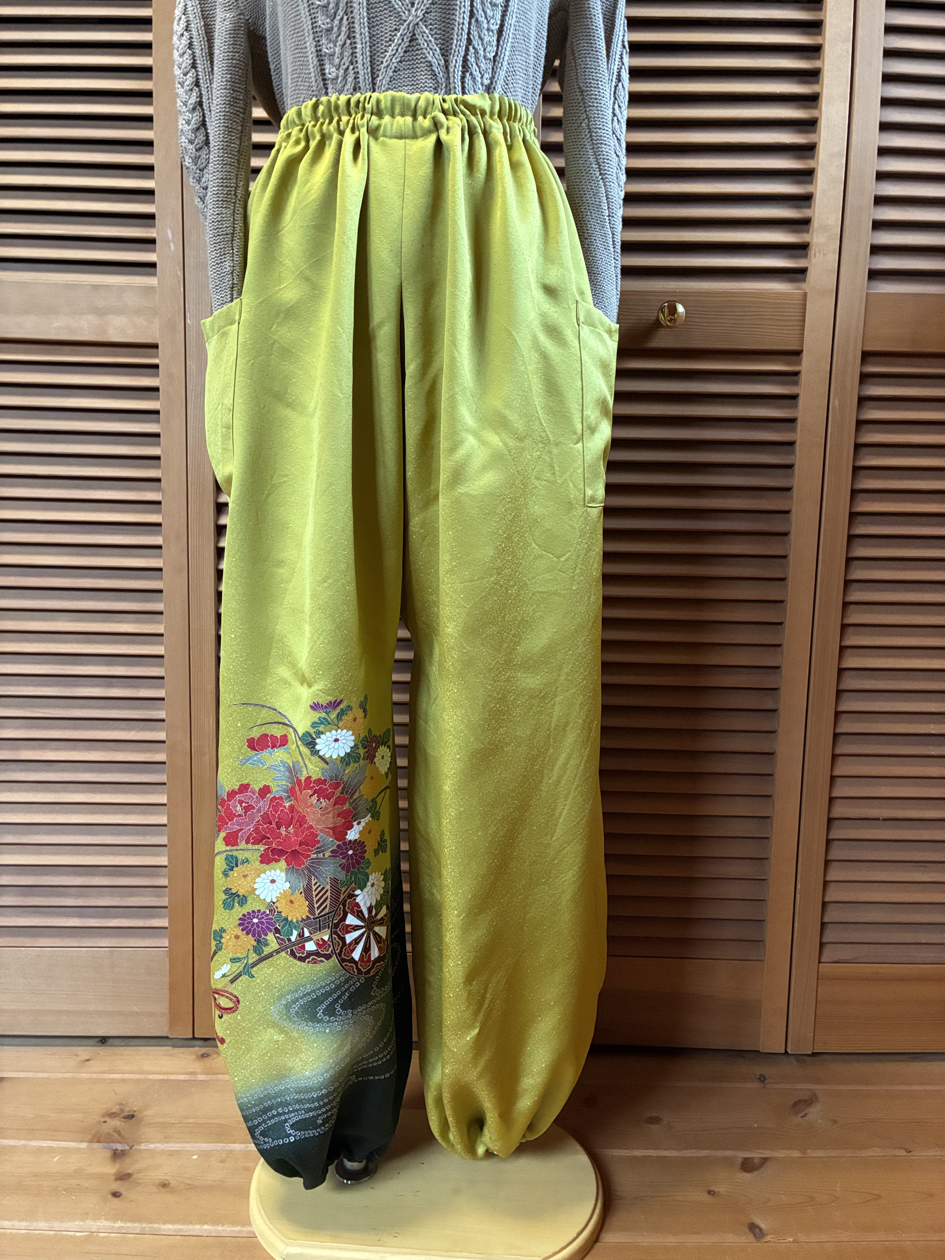 金色の振袖から　もんぺパンツ　１０２ｃｍ　着物リメイク
