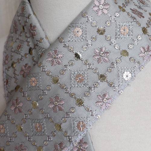 インド/インド刺繍布】 インド刺繍がたっぷり入った半衿＊グレー
