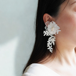 大ぶりレースとパールのブライダルピアス｜ナチュラル＆上品な結婚式