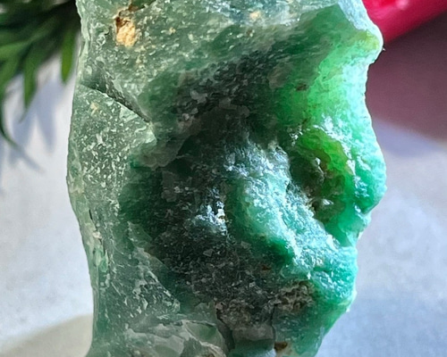 天然ネフライト 翡翠 軟玉 鑑賞石 天然石 自然石 水石 木製台座付き 緑石 ネフライト 3 9 3 7 g 台付き ( 検索 翡翠 飾り石 水石