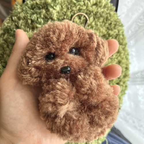 うるうるトイプードル ポンポン毛糸キーホルダー＊レッド ブラウン