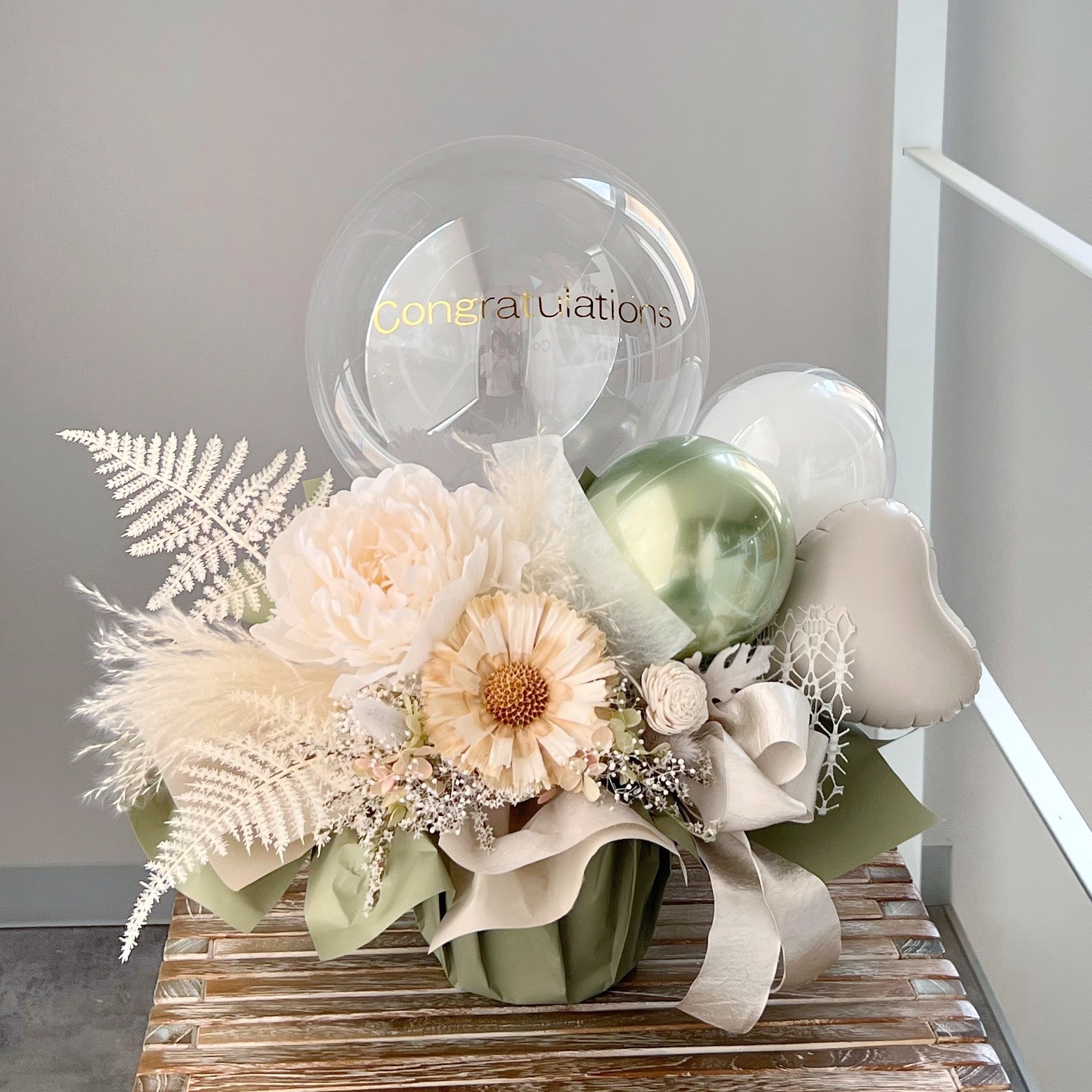 お花屋さんのバルーンフラワー　248 グリーン　結婚祝い　誕生日　電報　祝電　開店祝い　開院祝い　開業祝い