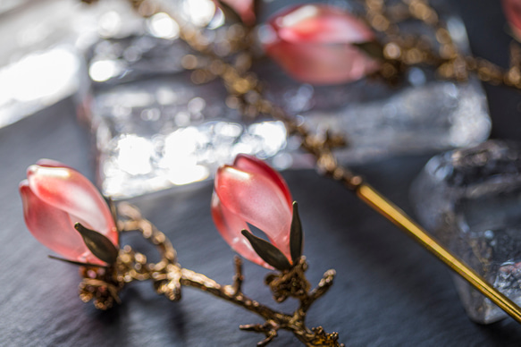 硝子木蓮の髪飾り（白オパール・赤紫、その他） 2枚目の画像