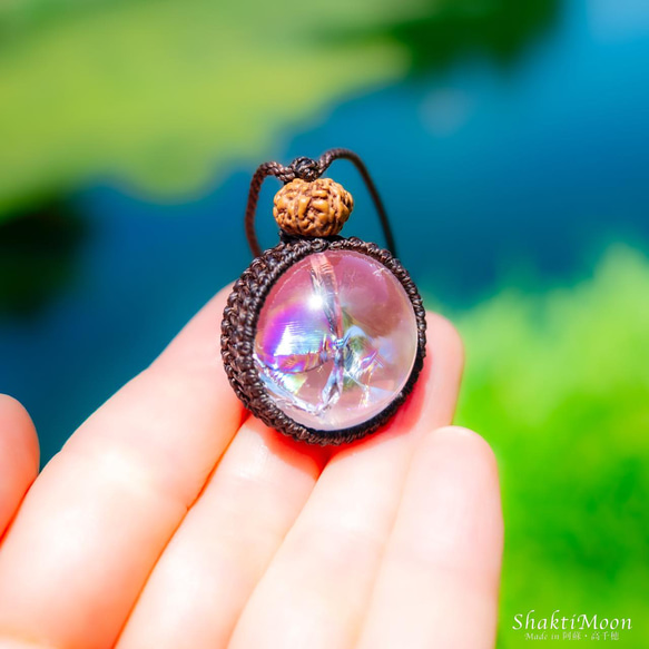 レア・希少！超スペシャル！虹色の地球！アイリスクォーツと6面チクナルドラクシャのお守りネックレス44 4枚目の画像