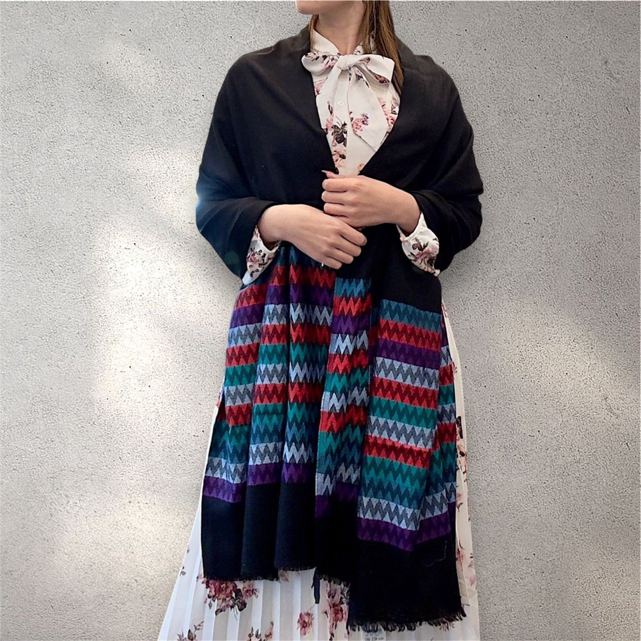 カシミヤショール ストール ブラックベース カラフル柄 大判 ハンドメイド 一点物 インド刺繍 シルク糸使用 20,286円