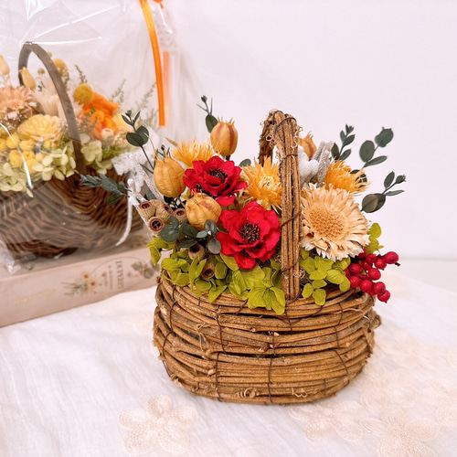 ナチュラル フラワーバスケット 花籠 花カゴ 赤い花 可愛い 還暦 古希