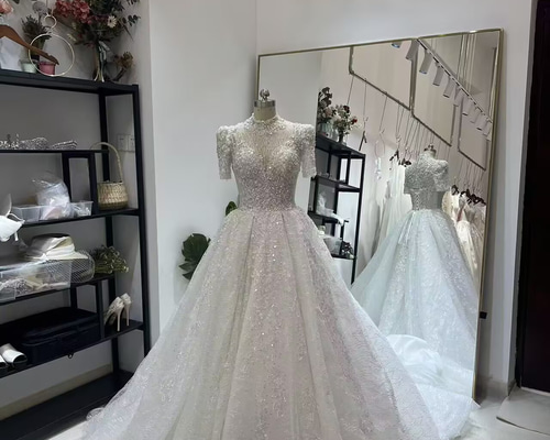 【さき】半額以下【韓国ドレス】ビジューウェディングドレス　結婚式　前撮り 韓国風キラキラウエディングドレス 短袖 ロングトレーン ビジュー