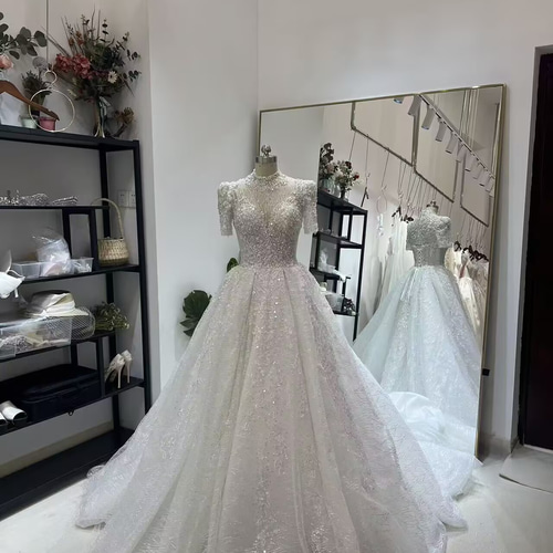 ウェディングドレス　キラキラ　ビジュー　韓国風 韓国風キラキラウエディングドレス 短袖 ロングトレーン ビジュー