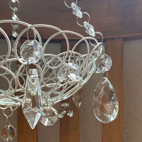 ホワイトワイヤーカゴ シャンデリア風 インテリアサンキャッチャー ꕤ