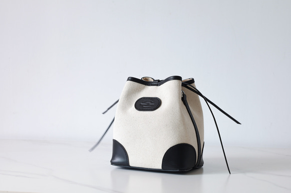 「帆布×革の組み合わせ」巾着型ショルダーバッグ お出かけにピッタリ オレンジ　夏バッグ 2枚目の画像