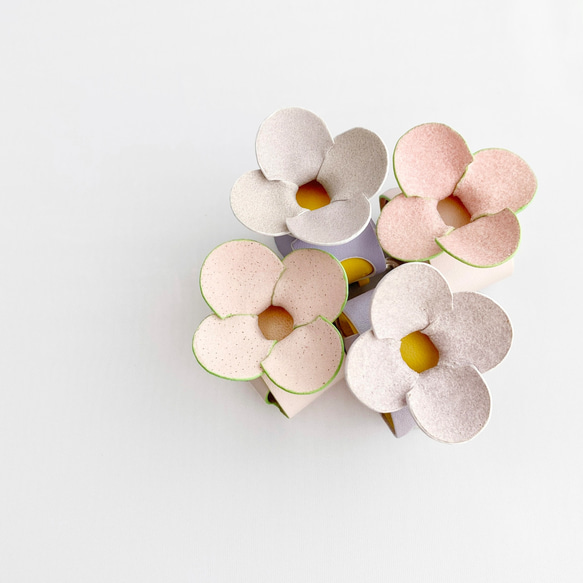 花にまぎれる革のミニオブジェ【moka / もか】（ベージュピンク×ベージュ×ミントグリーン）#紫陽花 13枚目の画像