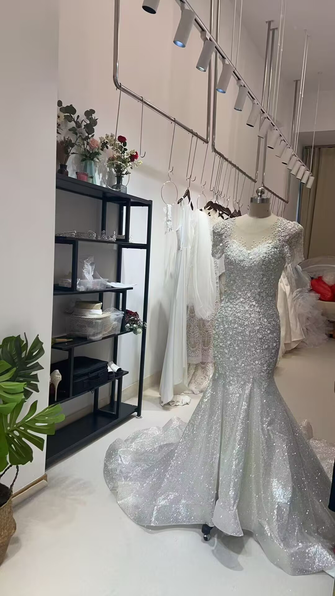 韓国風ビジュー ウエディングドレス マーメイド キラキラ グリッターエスエリドレス風 豪華なトレーン