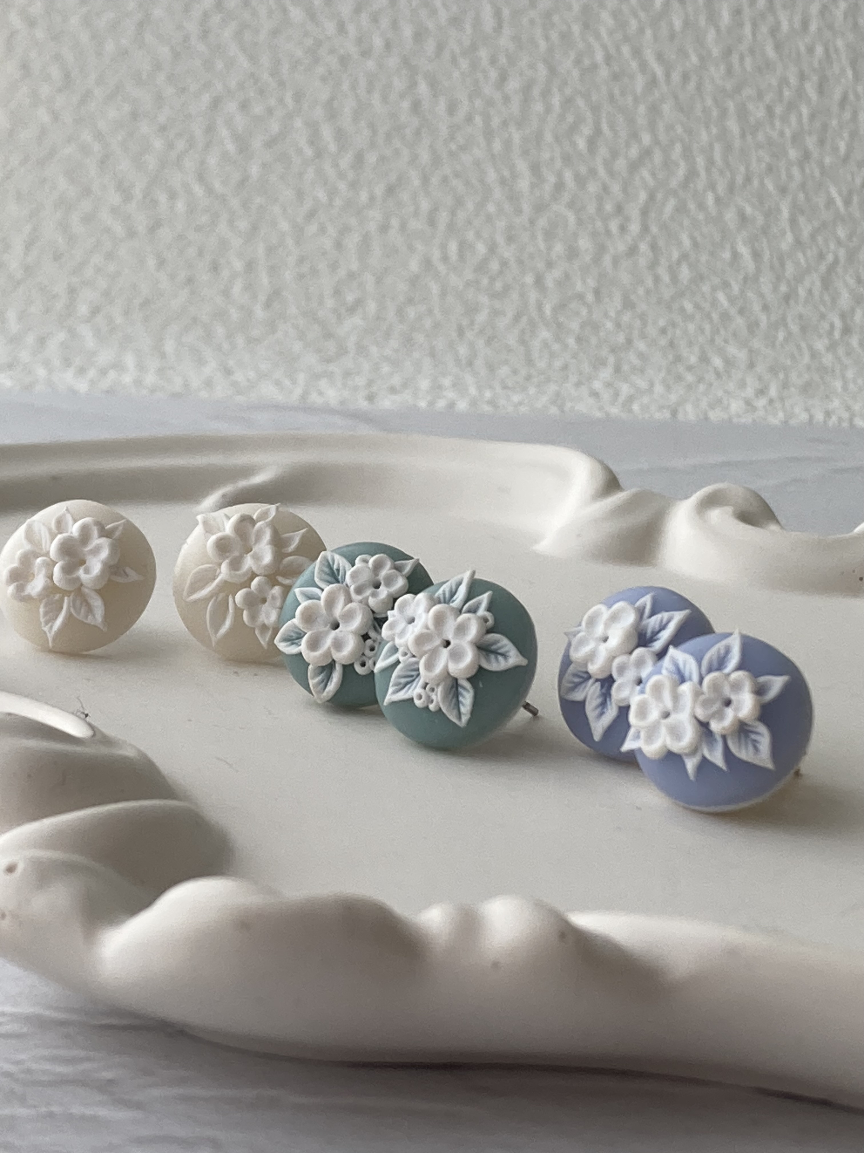 2wayイヤリング　シュガーホワイト　小粒レリーフ