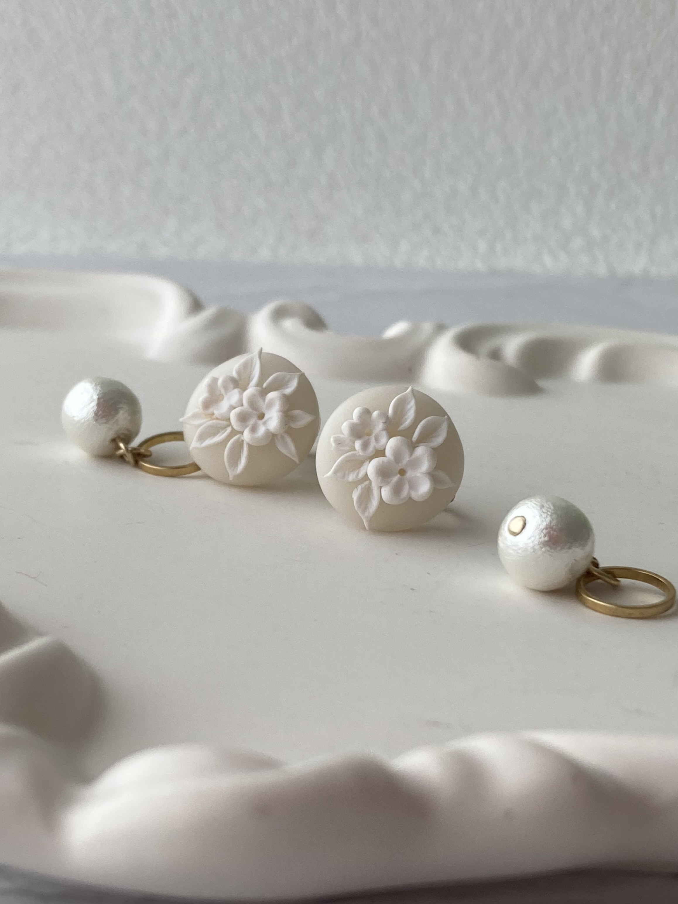 2wayイヤリング　シュガーホワイト　小粒レリーフ