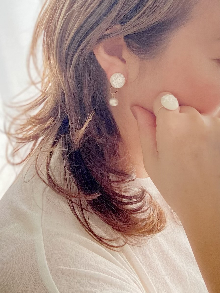 2wayイヤリング　シュガーホワイト　小粒レリーフ