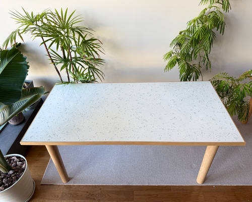 ダイニングテーブル テラゾー 無垢材｜左官職人の手仕事で生まれる