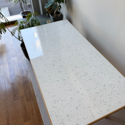 ダイニングテーブル テラゾー 無垢材｜左官職人の手仕事で生まれる