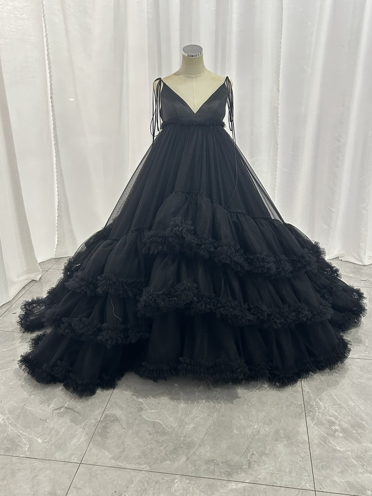 韓国風もこもこウエディングドレス 黒　カラードレス　ふんわり　チュール　ボリュームたっぷり　花嫁/挙式/前撮り/結婚式