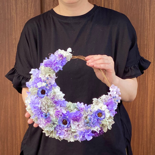 パープルの三日月リース28cm プリザーブドフラワー 紫 リース ふわり