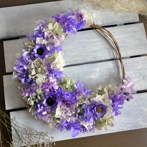 パープルの三日月リース28cm プリザーブドフラワー 紫 リース ふわり