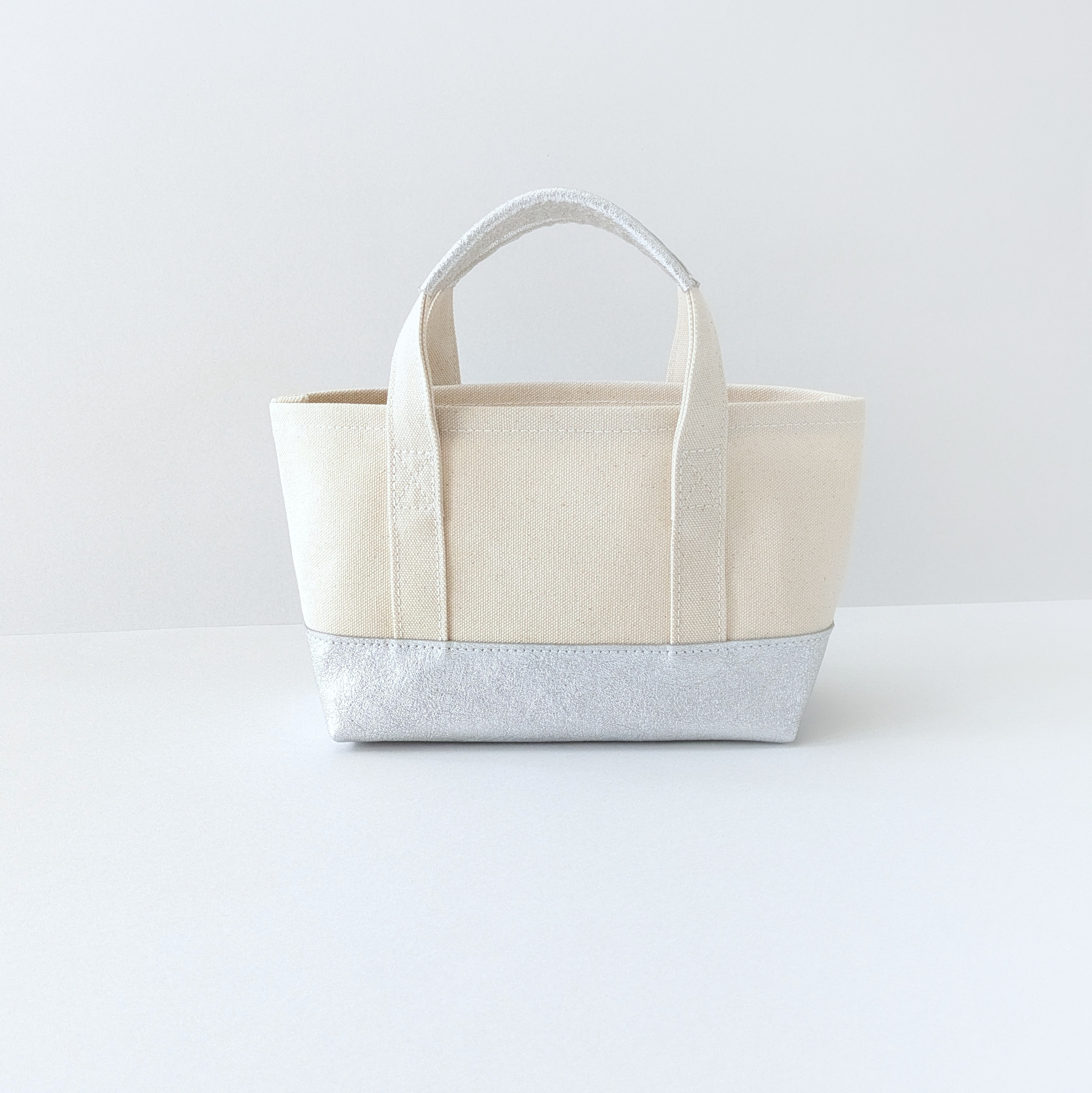 【A】帆布トートバッグ横長S＆横長SS＆横長ミニ order作品 革×帆布｜横長トートSS｜ゴートレザー×倉敷織｜シルバー×生成り｜持ち