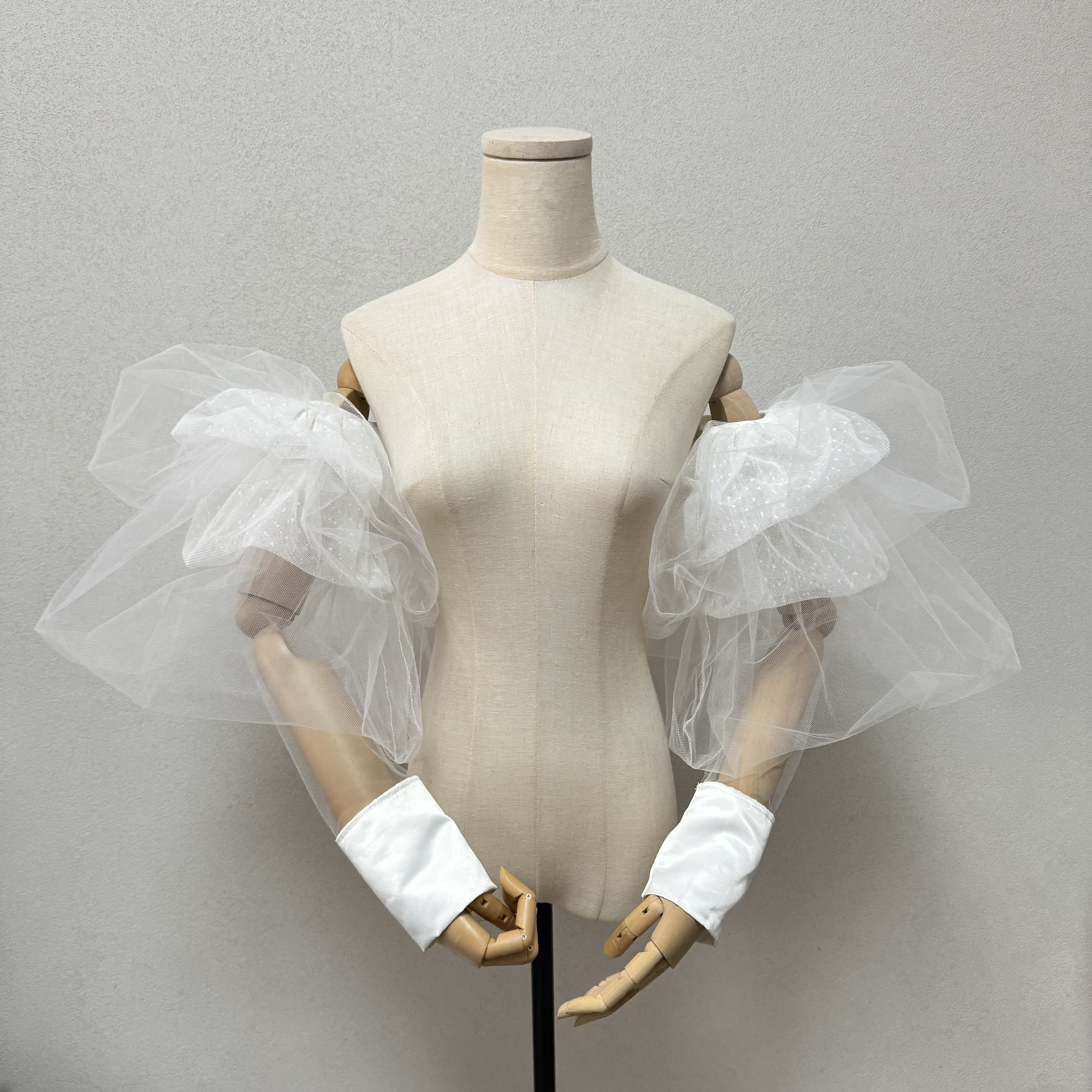 高品質お袖　ボリューム　高級感溢れる　二の腕カバー　取り外し可能お袖　ホワイト　オフショルダー付け袖挙式　音楽会二次会 6,052円