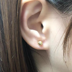 ★★18K★★（両耳）煌めく幸運のきらめき！K18YGカットボールピアス直径5mm中空両耳セットK18キャッチ付き贈り物 9枚目の画像