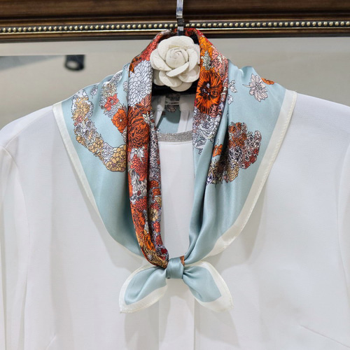 花柄馬デザインシルクスカーフ シルク100％ 約 53cm 絹スカーフ