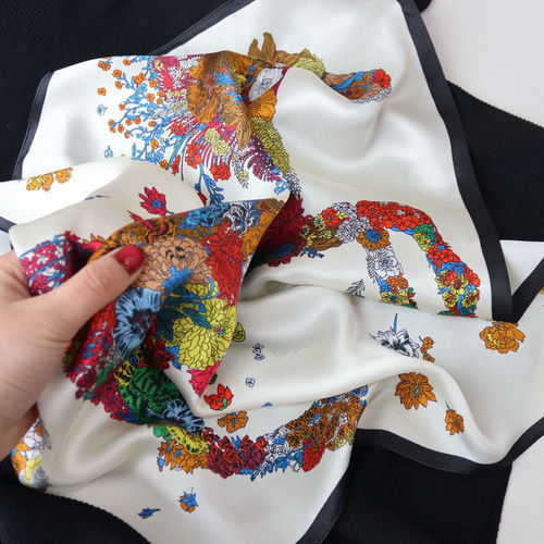 花柄馬デザインシルクスカーフ シルク100％ 約 53cm 絹スカーフ