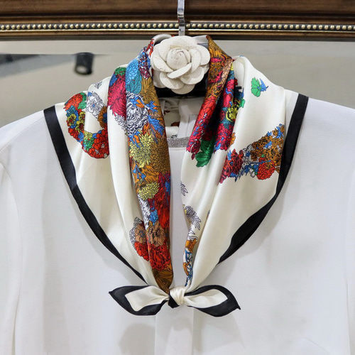 花柄馬デザインシルクスカーフ シルク100％ 約 53cm 絹スカーフ